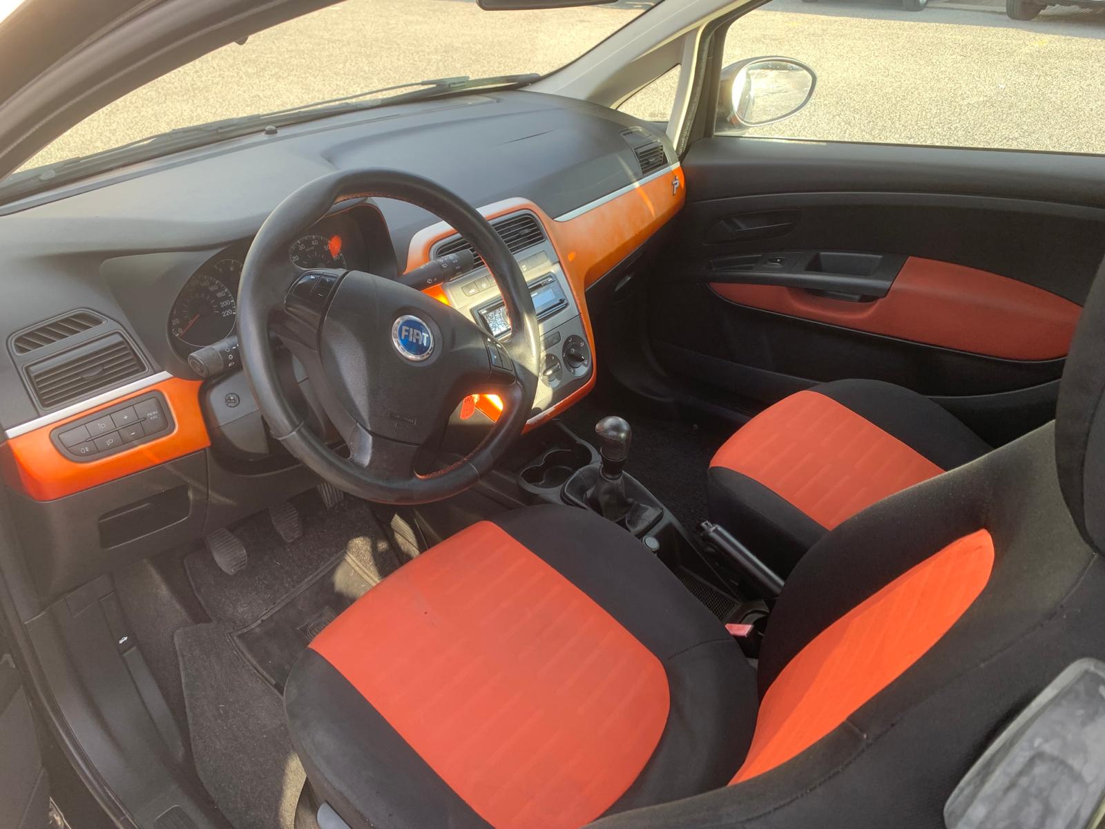 
								FIAT GRANDE PUNTO 1.3 MJT 90CV 3P SPORT ANNO 2006 completo									