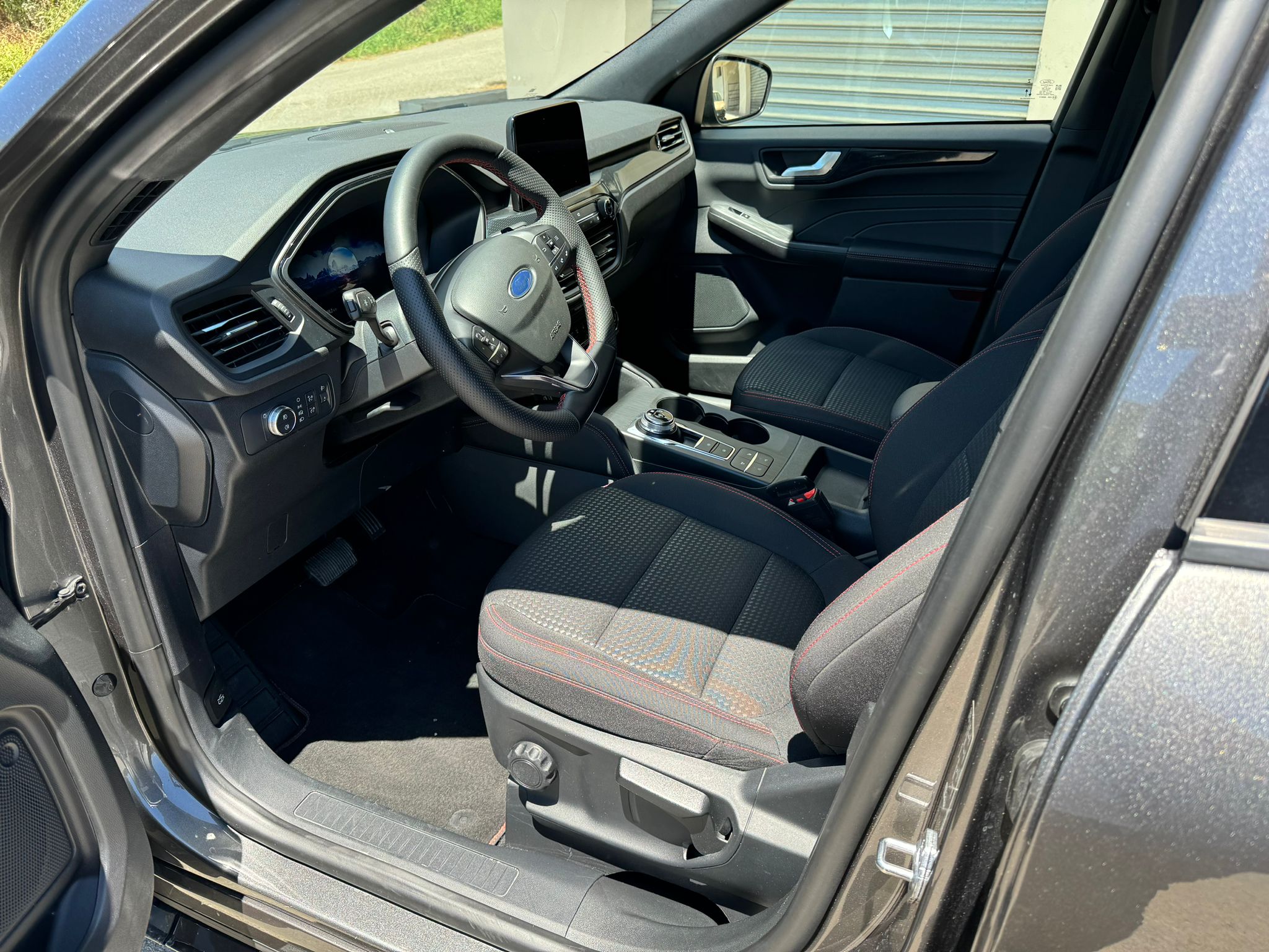 
								FORD KUGA 1.5 ECOBLUE 120CV AUT.2WD ST-LINE X ANNO 2022 Sede: Rende completo									