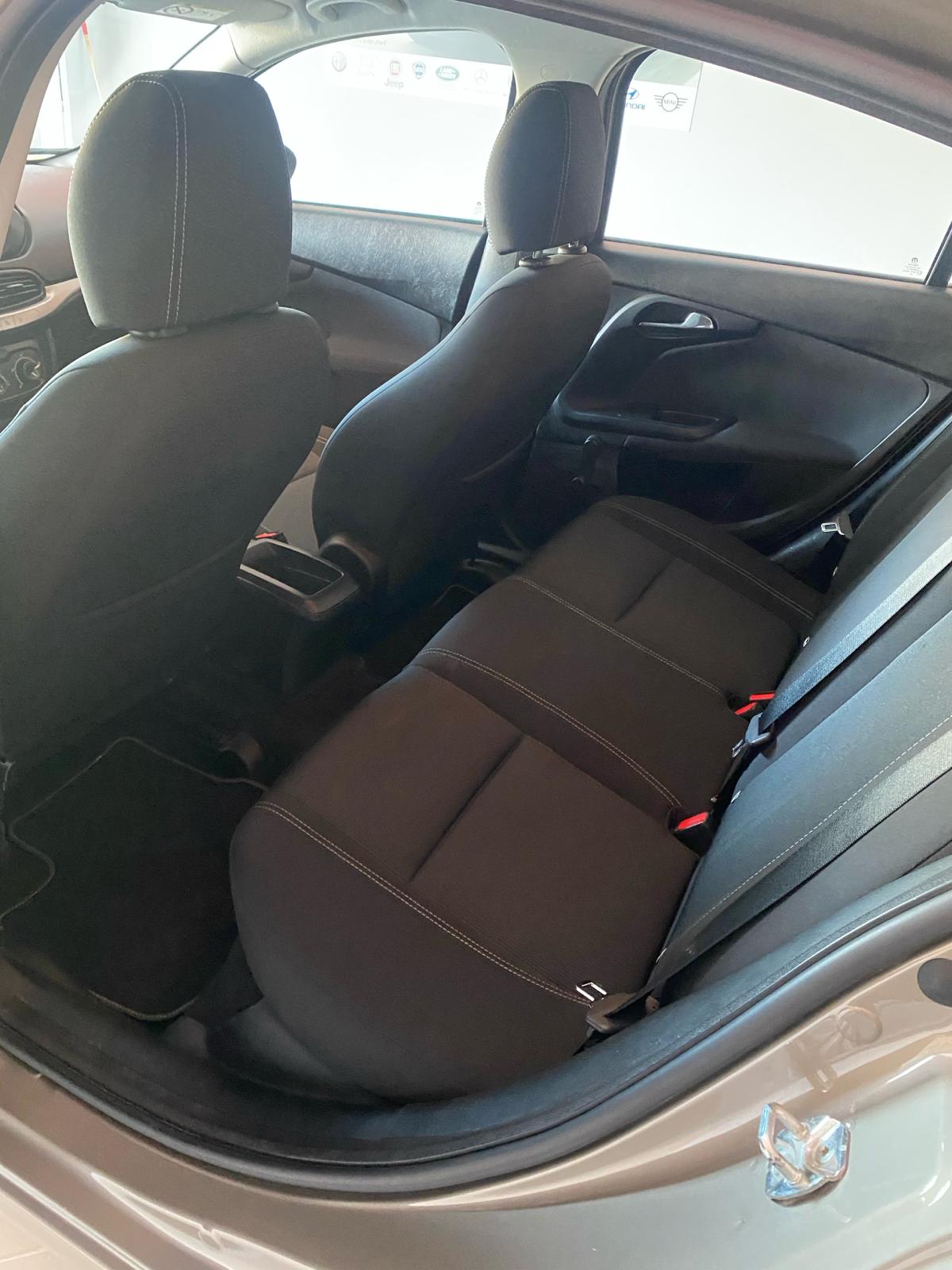 
								FIAT TIPO 1.3 MJT 95CV SeS 5P BUSINESS ANNO 2018 completo									