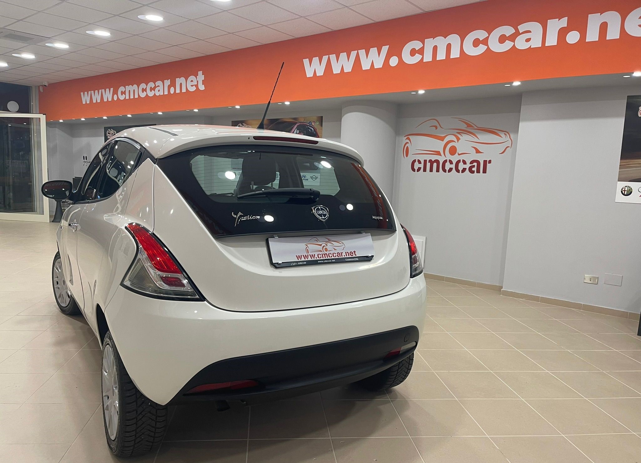 
								LANCIA YPSILON 0.9 TWINAIR 85CV 5P METANO ECOCHIC GOLD ANNO 2013 completo									