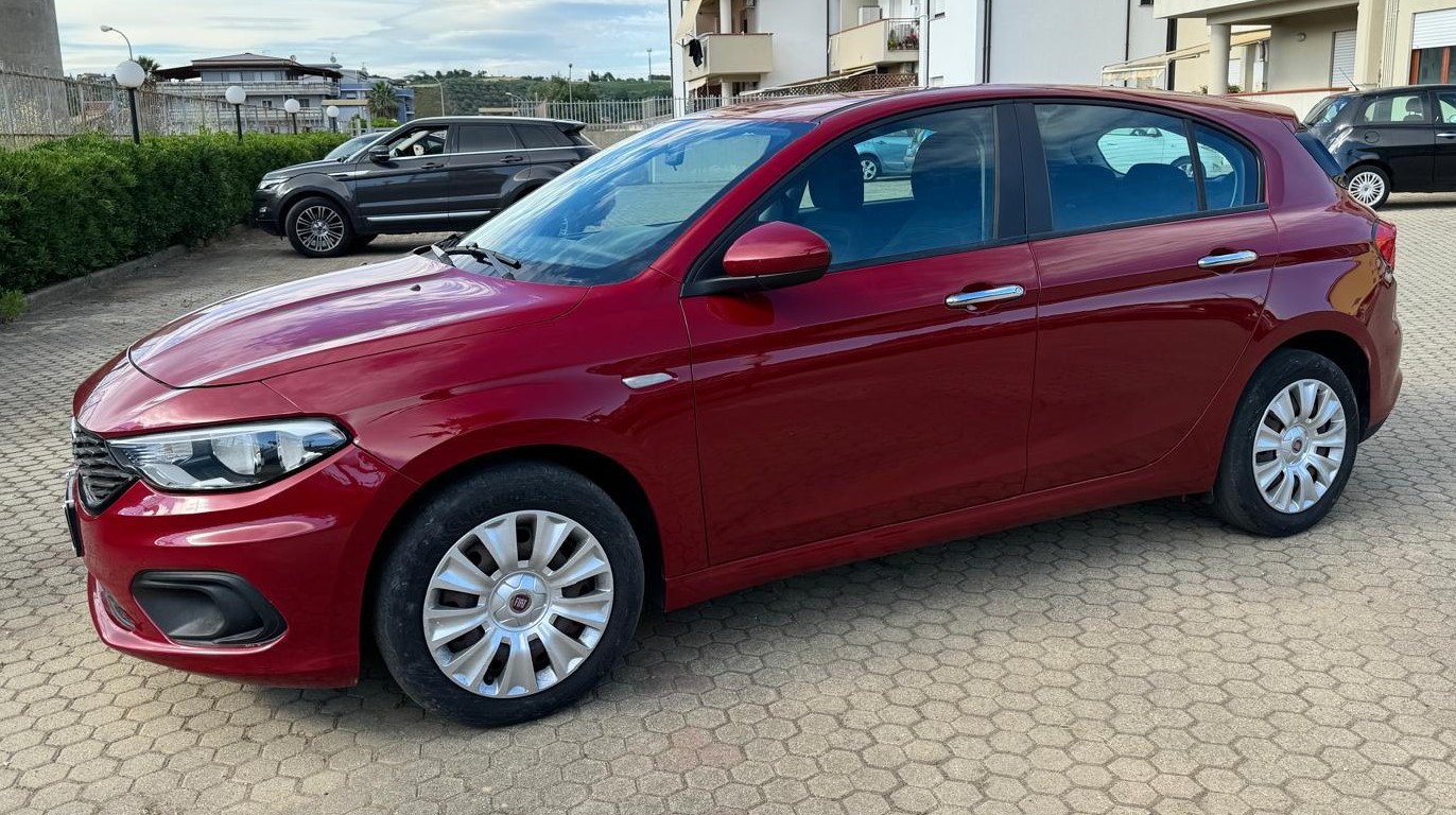 
								FIAT TIPO 1.6 MJT 120CV SeS 5 PORTE EASY ANNO 2018 completo									