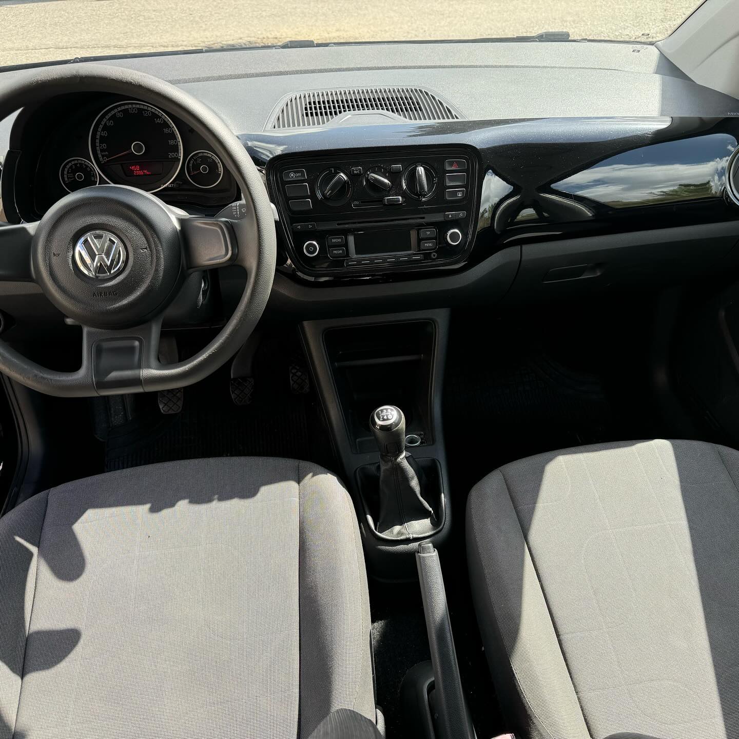 
								VOLKSWAGEN UP! 5P ECO MOVE UP! BLUEMOTION TECHNOLOGY ANNO 2013 completo									