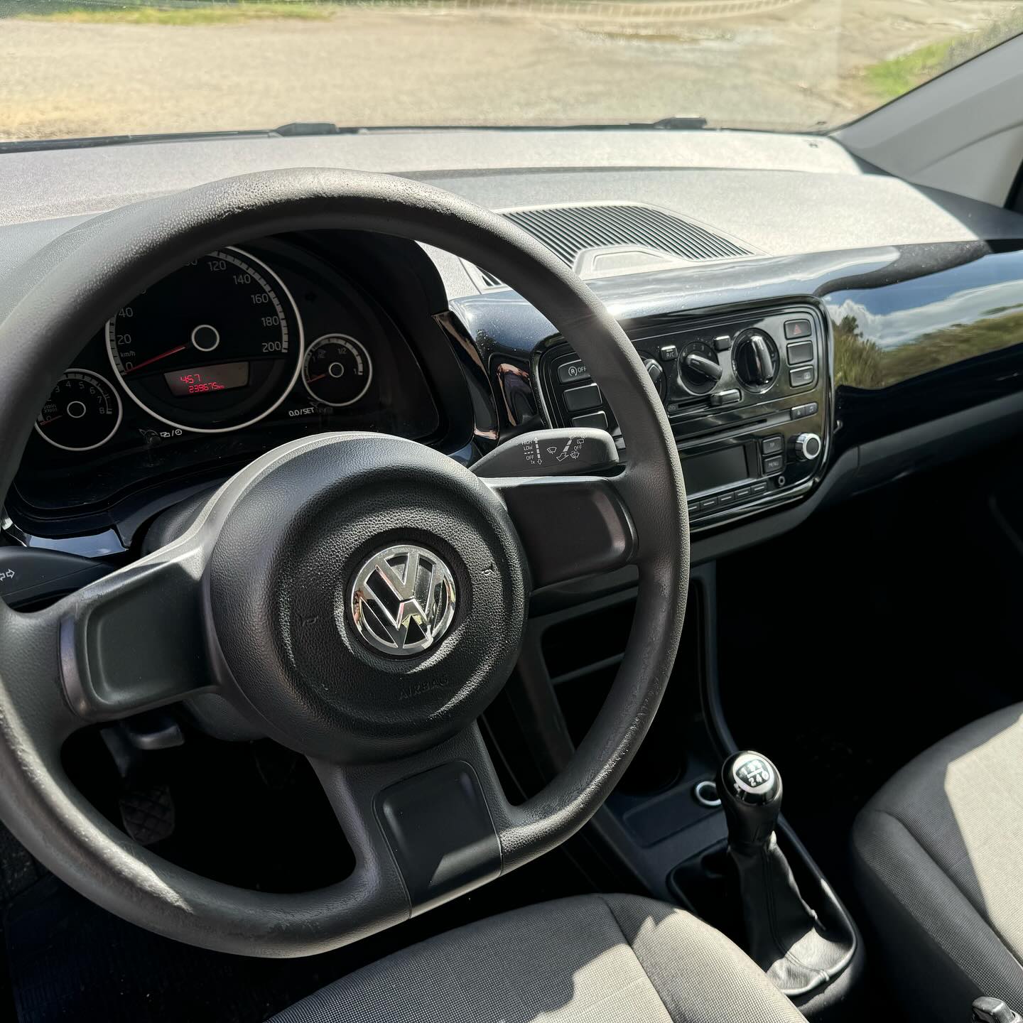 
								VOLKSWAGEN UP! 5P ECO MOVE UP! BLUEMOTION TECHNOLOGY ANNO 2013 completo									