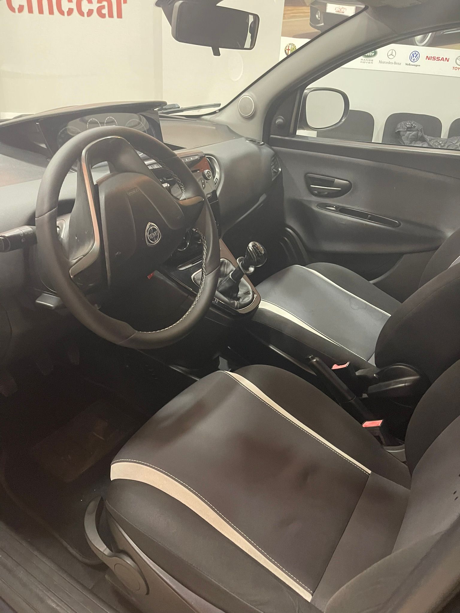 
								LANCIA YPSILON 1.2 69CV 5P GPL ECOCHIC GOLD ANNO 2014 completo									