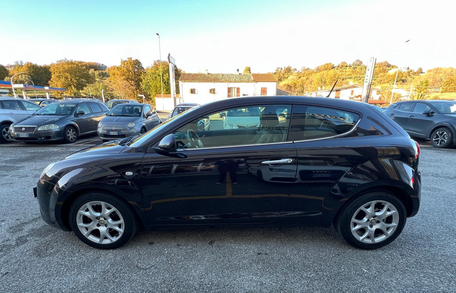 
								ALFA ROMEO MITO 1.3 JTDM-2 95CV ANNO 2011 completo									