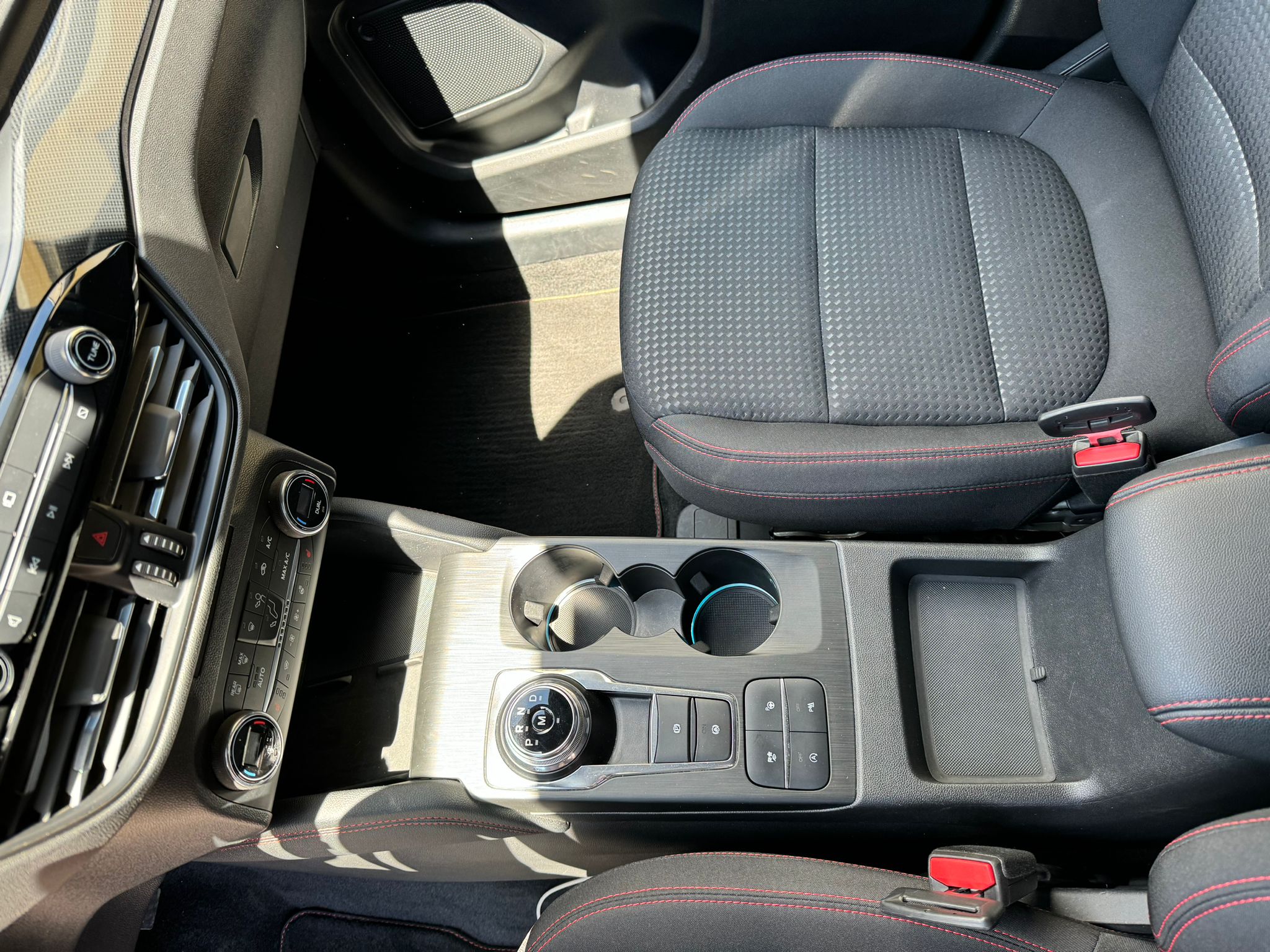 
								FORD KUGA 1.5 ECOBLUE 120CV AUT.2WD ST-LINE X ANNO 2022 Sede: Rende completo									