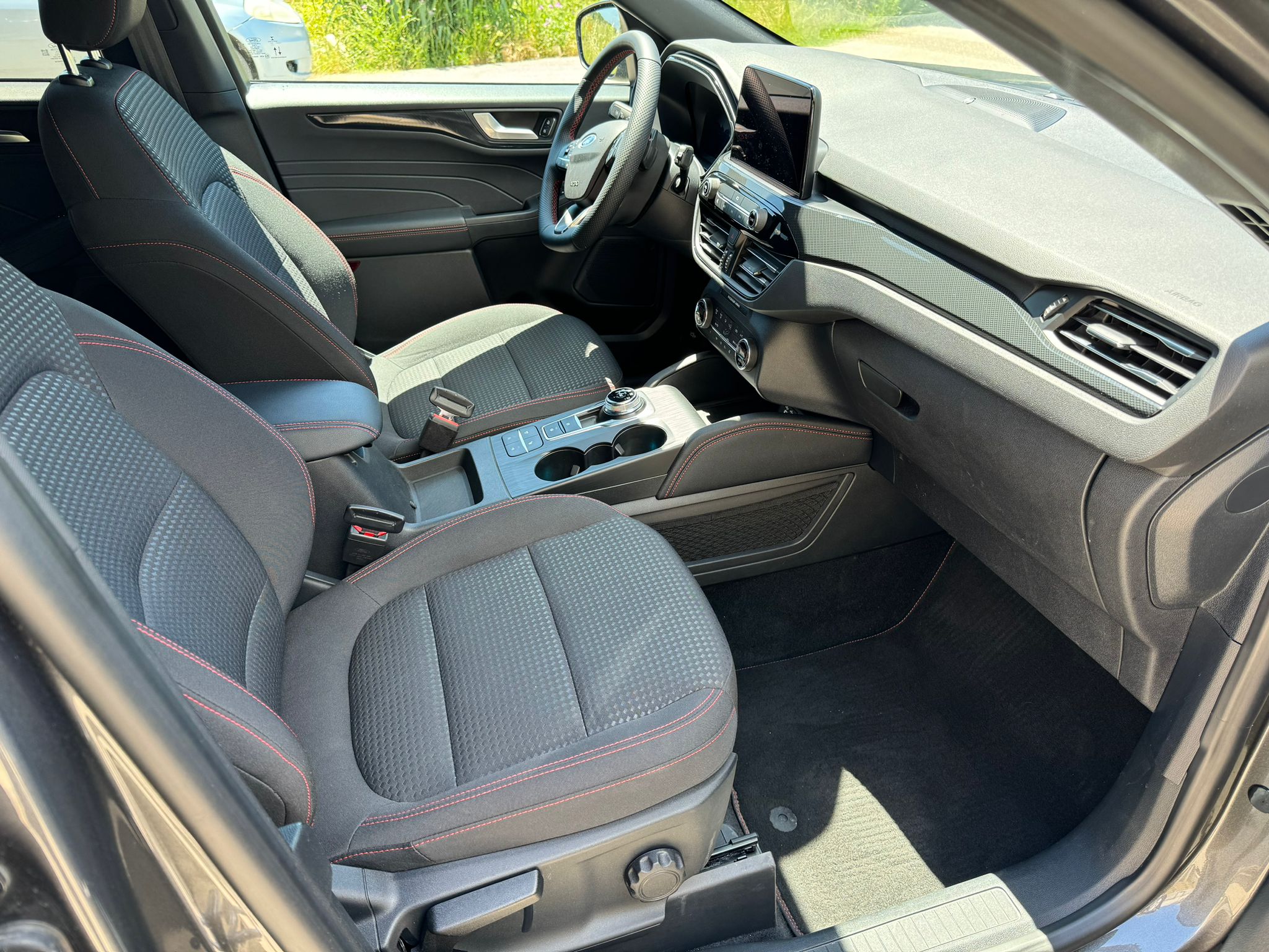 
								FORD KUGA 1.5 ECOBLUE 120CV AUT.2WD ST-LINE X ANNO 2022 Sede: Rende completo									