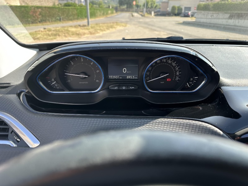 
								Peugeot 2008 SERIE BLUEHDI completo									