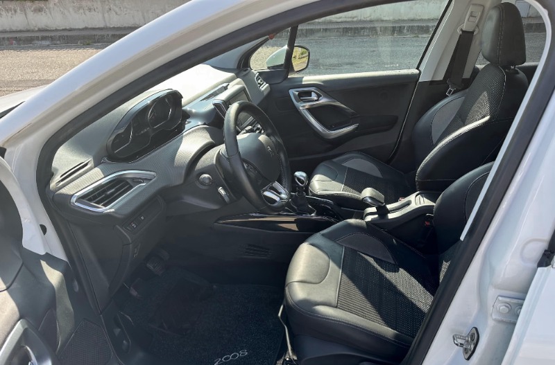 
								Peugeot 2008 SERIE BLUEHDI completo									