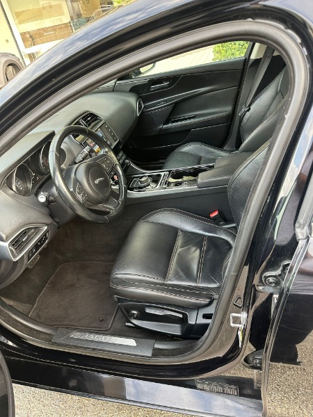 
								JAGUAR XE 2.0 D TURBO 180CV completo									