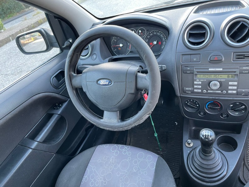 
								Ford Fiesta 1.25 Ambiente completo									