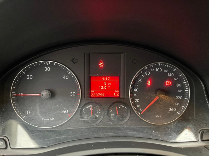 
								Volkswagen Golf V 2.0 TDI Sportline completo									