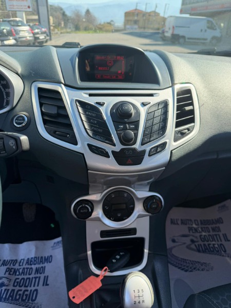 
								Ford Fiesta 1.25 Titanium completo									