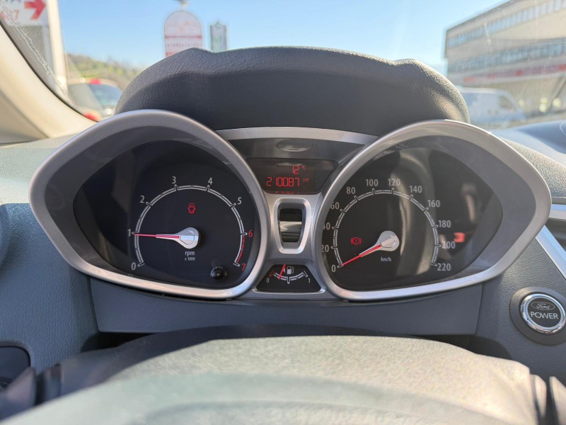 
								Ford Fiesta 1.25 Titanium completo									
