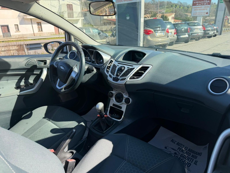 
								Ford Fiesta 1.25 Titanium completo									