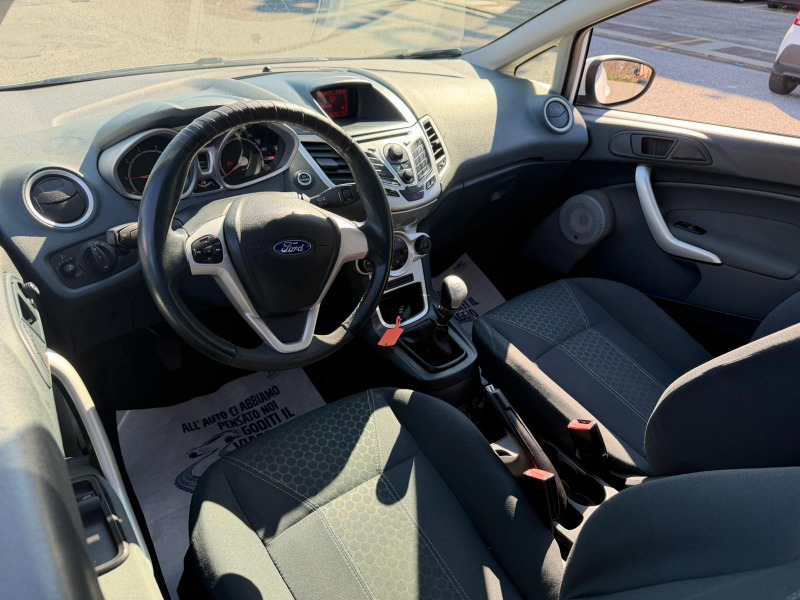 
								Ford Fiesta 1.25 Titanium completo									