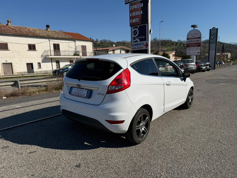 
								Ford Fiesta 1.25 Titanium completo									
