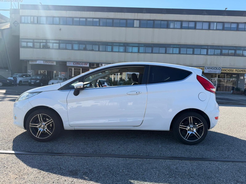 
								Ford Fiesta 1.25 Titanium completo									