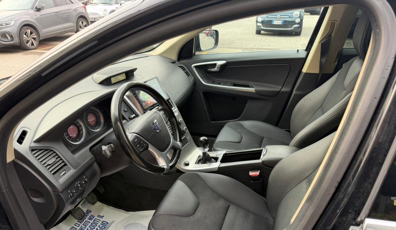 
								VOLVO XC60 D5 AWD SUMMUM completo									