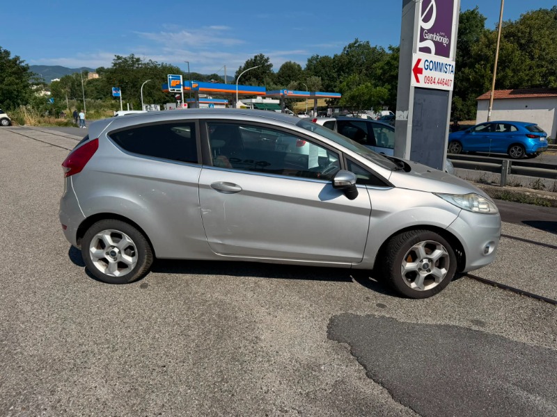 
								Ford Fiesta 1.4 Titanium completo									