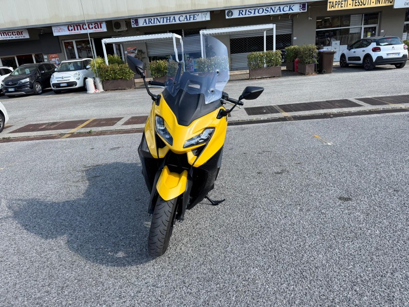 
								T-MAX 560 completo									