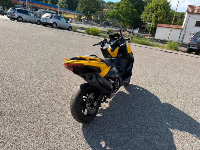 
								T-MAX 560 completo									