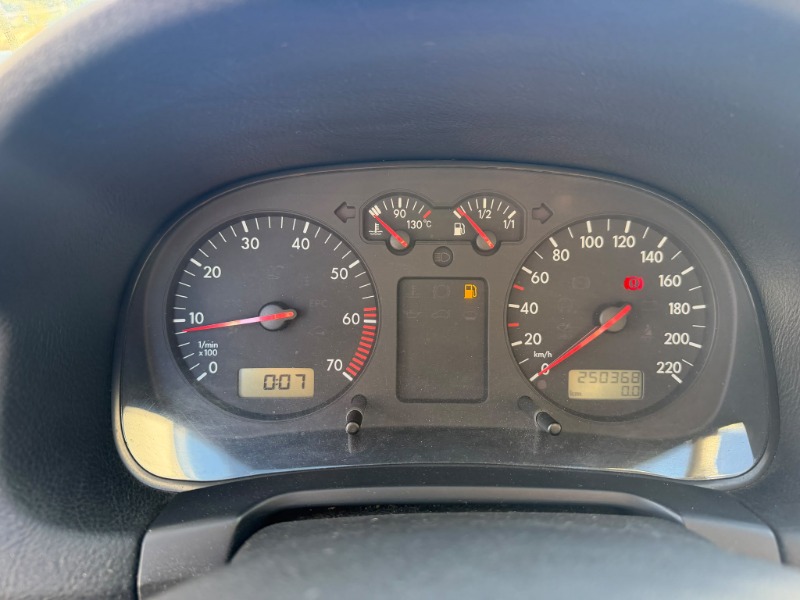 
								Volkswagen Golf 4 1.4 16V completo									
