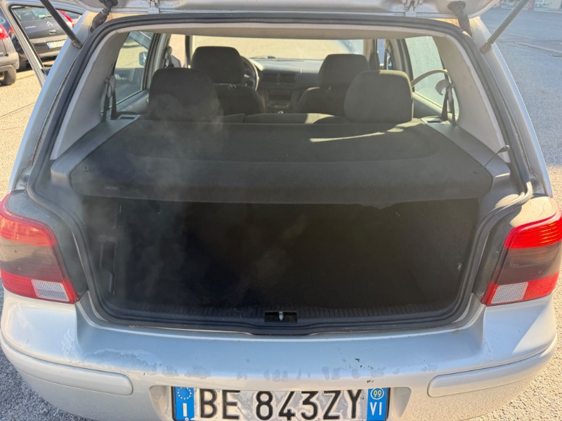 
								Volkswagen Golf 4 1.4 16V completo									