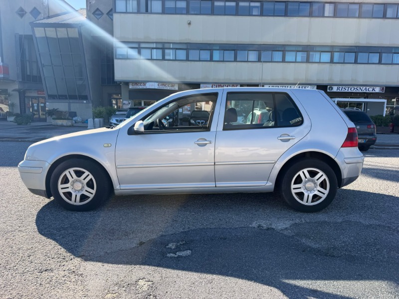 
								Volkswagen Golf 4 1.4 16V completo									