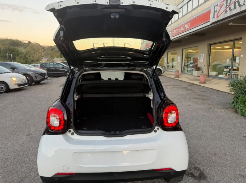 
								SMART FORFOUR 1.0 BENZINA completo									